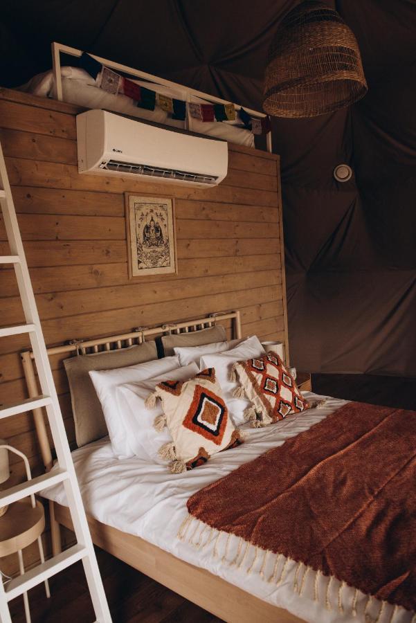 Mandra Hills Hotell Retsjka Eksteriør bilde